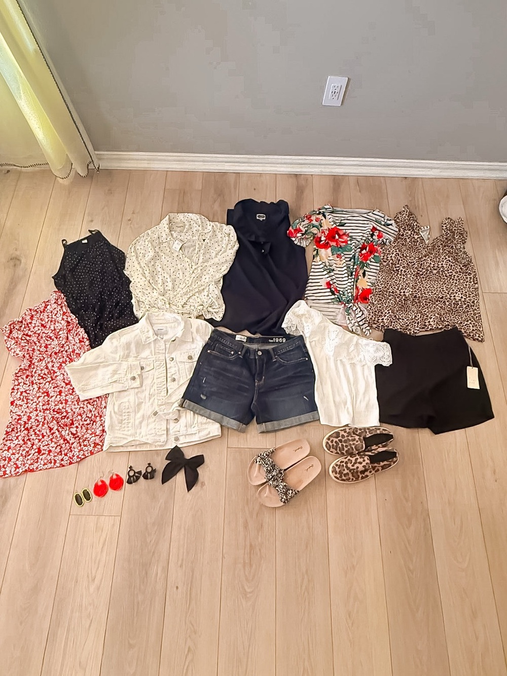 Womens Boutique elevated casual spring/summer capsule wardrobe bundle Size Small